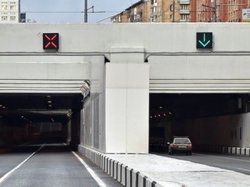 На Аминьевском шоссе в Москве строят тоннель, эстакаду и два моста через реку Сетунь