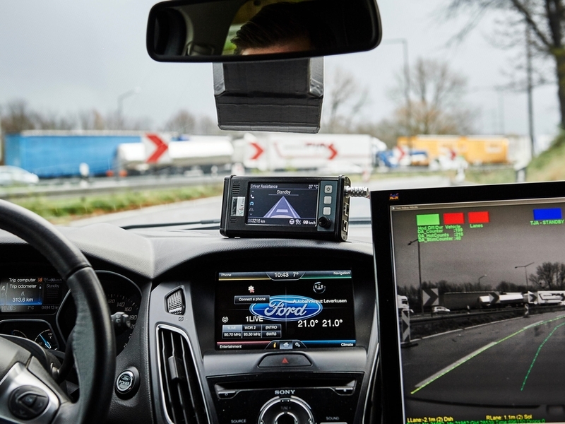 Ford «учит» автомобили самостоятельно передвигаться в заторах