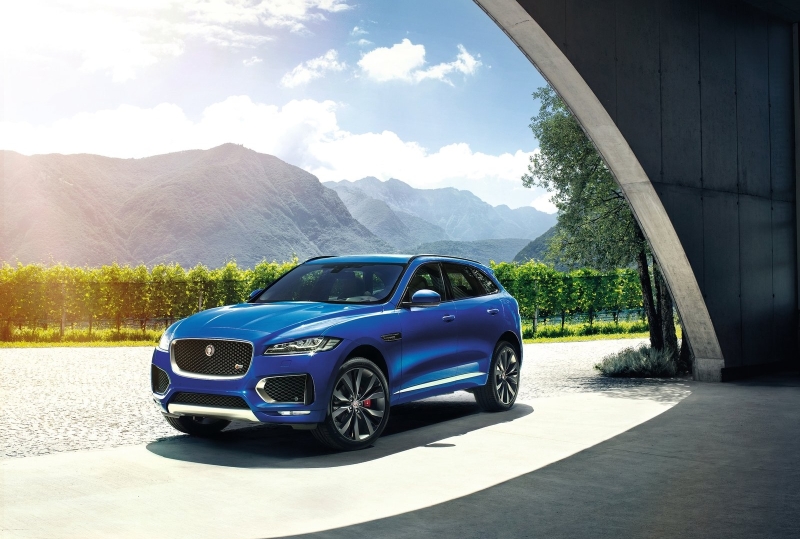 Российские продажи новейшего кроссовера Jaguar F-Pace стартуют ближе к середине 2016 года