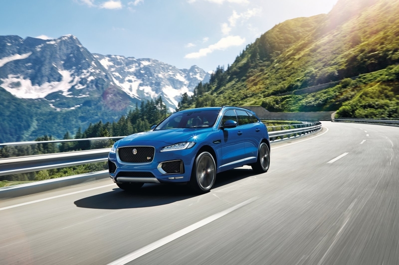 Базовые комплектации кроссовера оснащаются заднеприводной трансмиссией, а более дорогие — полноприводной