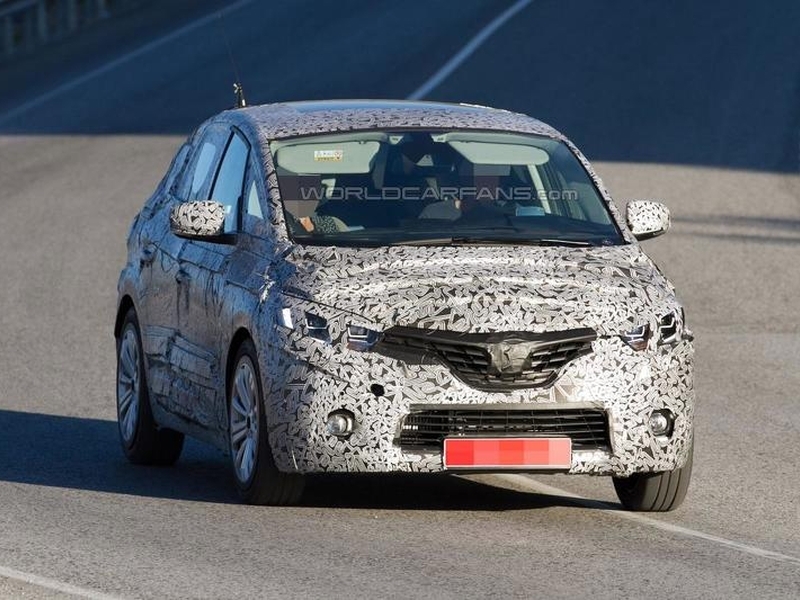 Новая генерация Renault Scenic проходит тесты