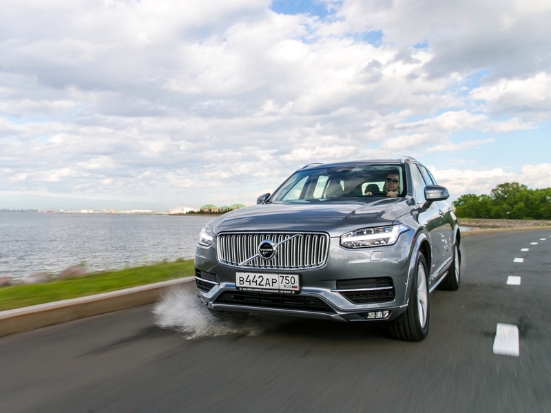 Для российских владельцев Volvo XC90 доступен функционал Apple CarPlay