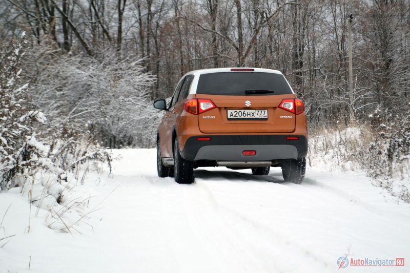 Сзади кроссовер выглядит как-то уж очень просто. Фонари как будто по линейке рисовали и никаких светодиодов замысловатых форм. Но такая простота мне даже по душе