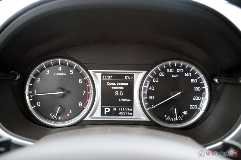 Средний расход топлива по паспорту внушает оптимизм – всего 7,5 л/100 км в городе и 5,1 – по трассе, но на деле у меня получилось 9,6 за время теста с пробками и шустрым движением вне них