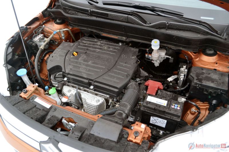 Двигатель единственный – 1,6-литровый 117-сильный. Он хоть и живой, но в паре с «автоматом» разгон до сотни занимает 12,5 секунд. С механикой получается на секунду быстрее, а полным приводом на полсекунды медленнее. Скоро должен появиться более мощный 140-сильный турбированный мотор. А вот дизели к нам в страну не привозят