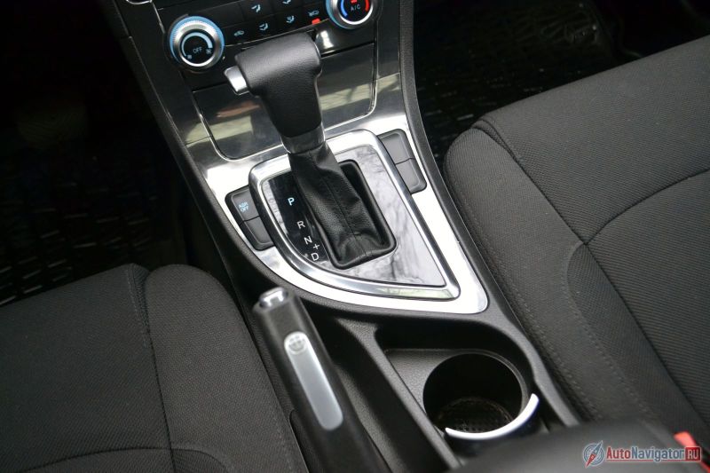 Трансмиссия на выбор пятиступенчатая тойотовская механическая или пятиступенчатый «автомат» от Hyundai, как на тесте. Спортивного режима в нем нет, но настроен он очень хорошо