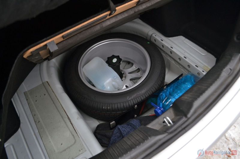 Под полом полноразмерная запаска