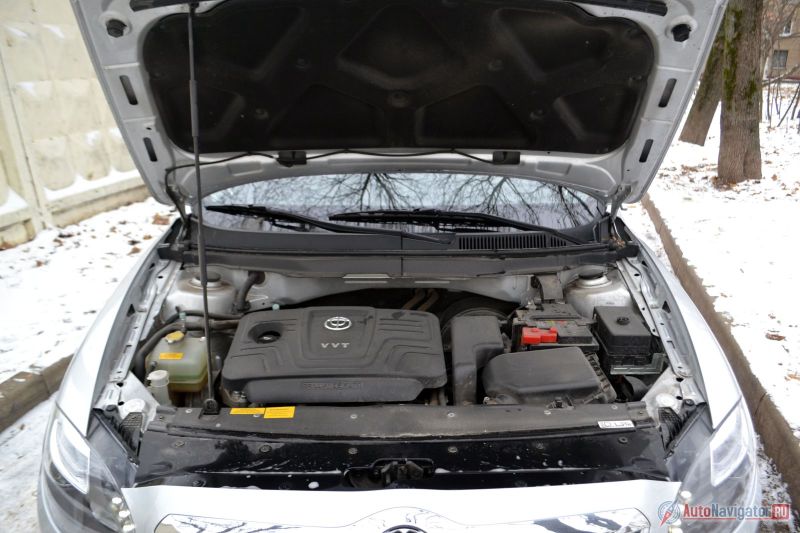 Двигатель объемом 1,6 литра выдает 110 л.с. при 5800 оборотах в минуту и 151 Нм крутящего момента при 4000 об/мин – весьма скромные показатели для современной машины массой больше 1400 кг