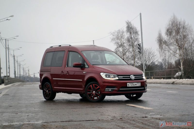 Новый Caddy не назовешь красавцем – обычный навороченный «каблук». Но если грузовой Caddy – это чисто коммерческий автомобиль, то легковой – это, кажется, самый универсальный Volkswagen (если не брать во внимание Multivan)