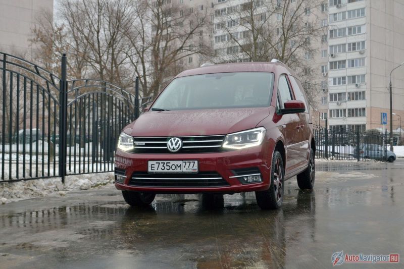 Caddy идеален для тех, кому днем в будни нужен фургон, а вечером и в выходные - семейный автомобиль. На нем же можно ехать на рыбалку или в поле за картошкой. Или на дачу по нечищеной дороге