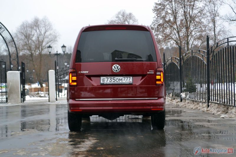 Пятая дверь очень высокая – 1226 мм. Ширина от 1120 до 1136 мм. Погрузочная высота в зависимости от версии от 545 до 612 мм