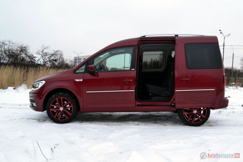 Сдвижные двери – удобная штука. Особенно на тесных парковках, когда нужно забрать ребенка из детского кресла, а двери широко открыть нельзя. Но открывать их нужно полностью до фиксации, иначе они могут нехило ударить