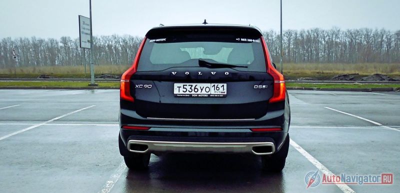 Скромно и со вкусом: задняя часть кузова XC90 не лишена оригинальных черт и в тоже время не раздражает вычурностью форм