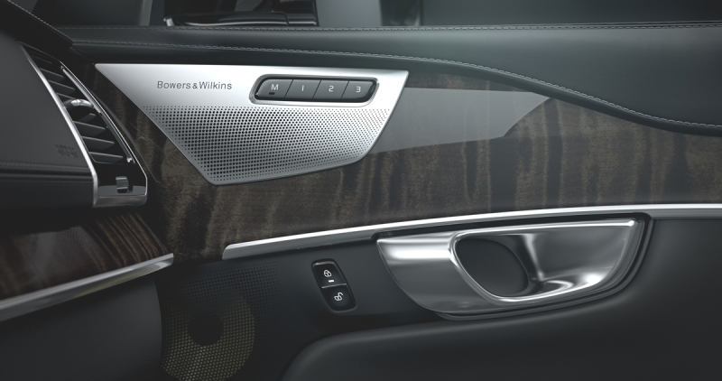 За дополнительную плату XC90 можно оснастить роскошной аудиосистемой Bowers and Wilkins
