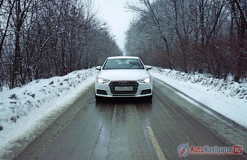 На грязных российских дорогах белый седан порой выглядит чужеродным объектом