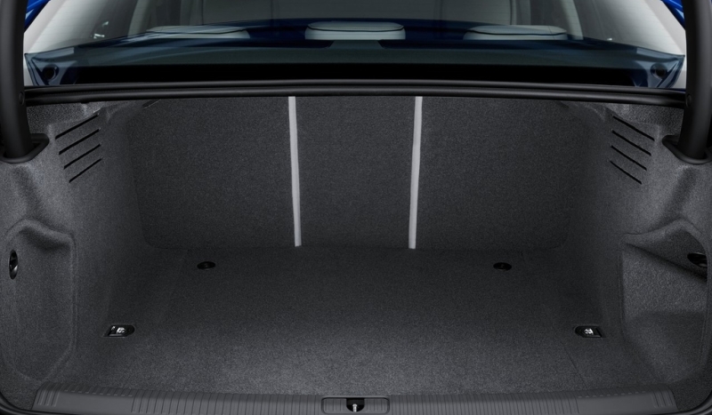 Багажный отсек A4 вместительный и имеет практически идеальную форму