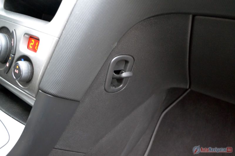 Крючок для пакета или дамской сумочки – так по-французски