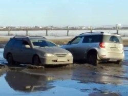 ГИБДД Москвы просит водителей быть внимательными на подтопленых дорогах