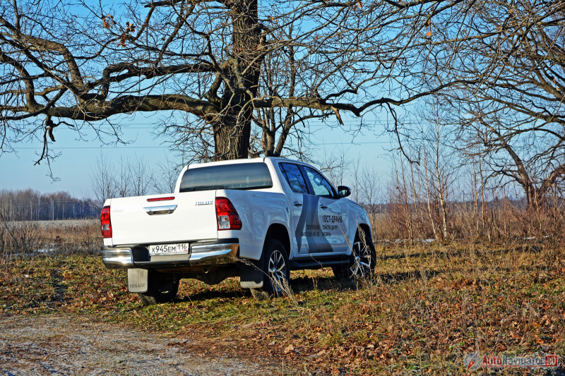 По документам японский пикап из Таиланда - «грузовой бортовой», но при полной массе в 2910 кг (снаряжённая 2,1-2,2 т) управлять им можно и с легковыми правами