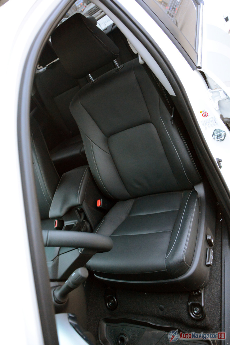 В долгой дороге кресло «грызёт» осанку водителя. При маленьких перебежках подобных проблем нет