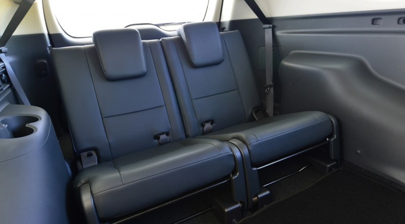 Mitsubishi Pajero Sport III - 7-местный автомобиль, однако на третьем ряду не тесно будет лишь детям