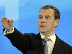 Медведев поручил чиновникам обеспечить реализацию решений по поддержке автопрома