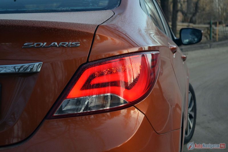 Красивые задние фонари - прерогатива дорогих комплектаций. У простых смертных будут просто лампочки, что не так изящно