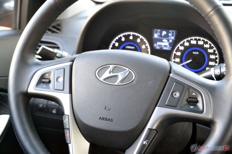 Круиз-контроля и ограничителя у «Соляриса» нет ни в одной комплектации, даже за доплату. Странно. Опция-то копеечная и весьма полезная