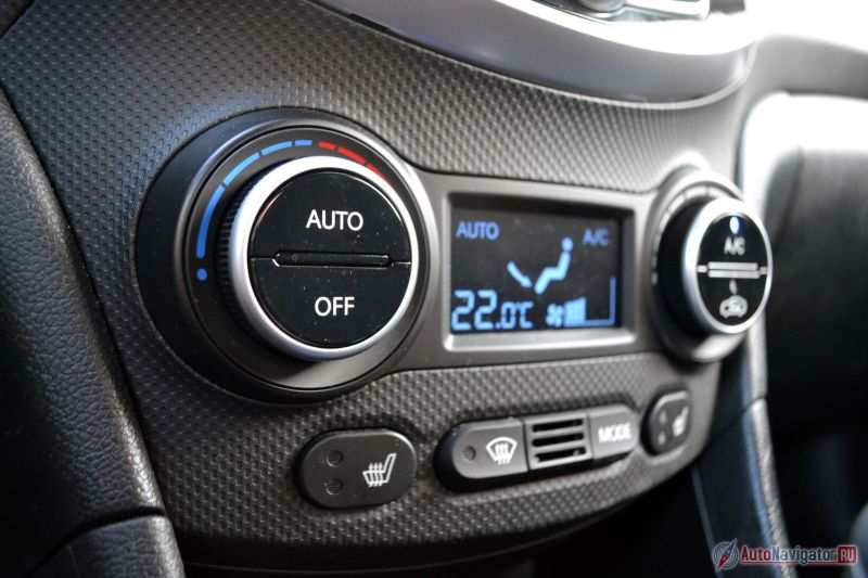 Климат-контроль не самый продвинутый и всего лишь однозонный, но работает он отлично