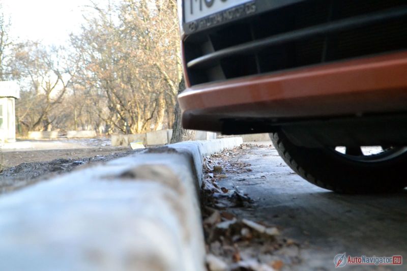 Дорожный просвет составляет 160 мм. И этого оказывается достаточно для аккуратного преодоления большинства бордюров