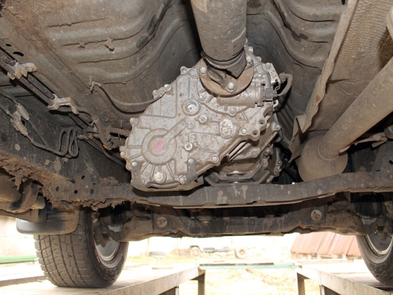 Претензий к раздаточной коробке не было. Однако очевидно, что она нуждается в защите