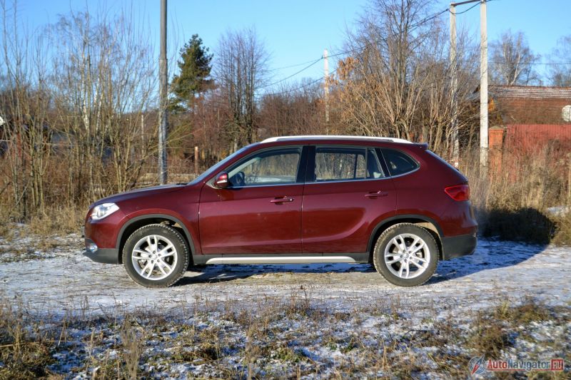 Профиль у машины точно от X1. Сходство выдает подоконная линия. Но это не копирование, а, скорее, заимствование