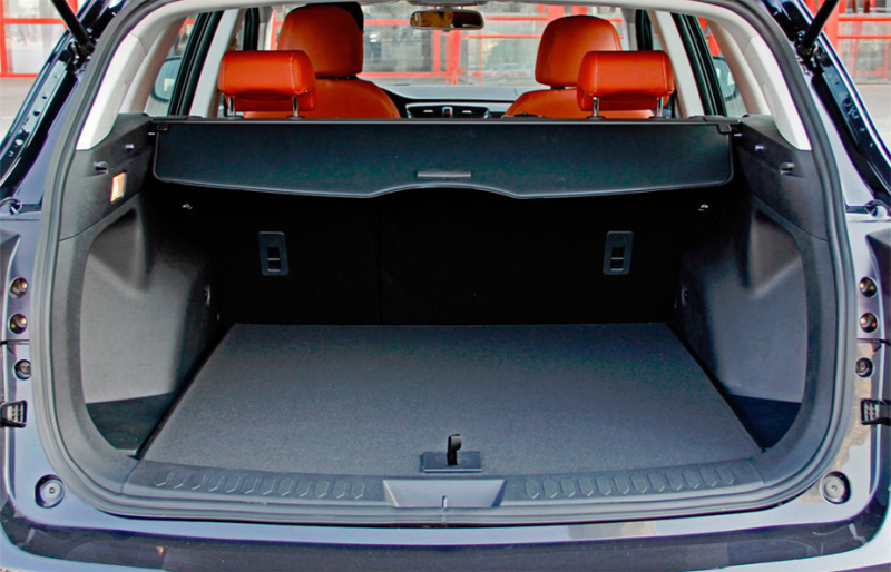 Трансформируемый багажный отсек располагает всего лишь 344 литрами полезного объема