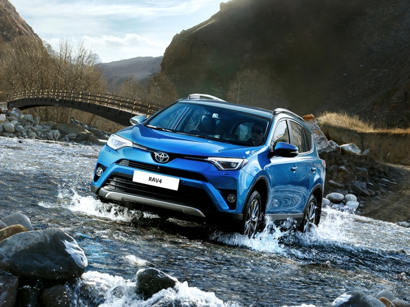 Кроссовер Toyota RAV4 получил новую комплектацию