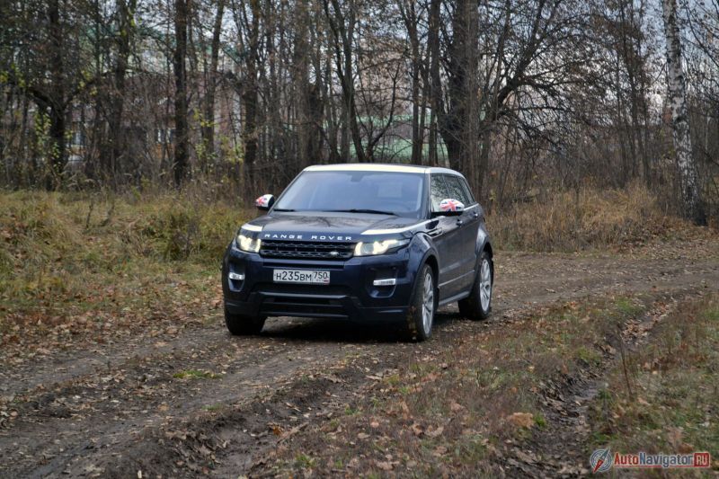 По внедорожным возможностям Evoque, конечно, не Defender и даже не Range Rover Sport, клиренс у него не регулируется, но полноценный Terrain Response делает свое дело, заезжая туда, куда обычным кроссоверам и не снилось
