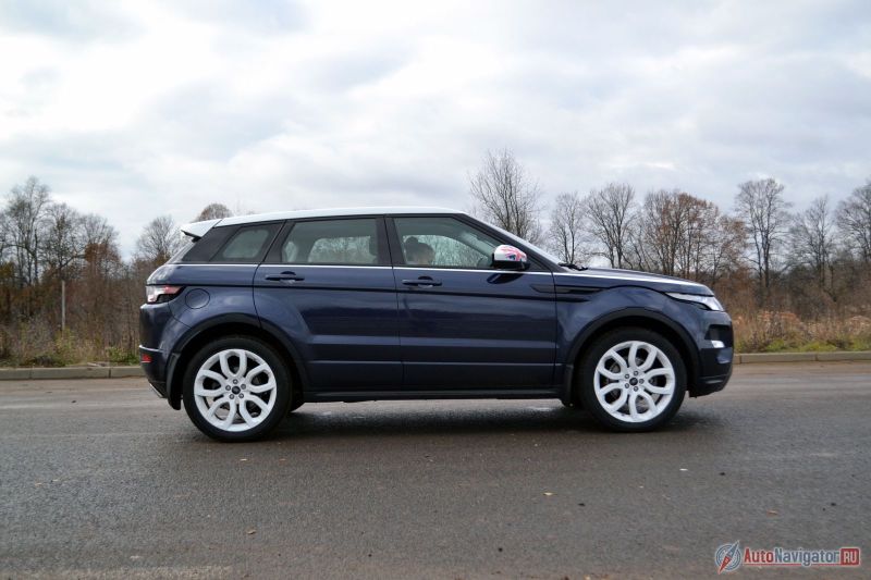 Профиль стремителен, что классно на парковке у бизнес-центра. Но посмотрите на свесы, они минимальны – на бездорожье это еще один плюс