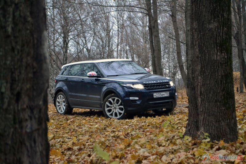 Говорят, что настоящий внедорожник должен быть грязным. Но только не Evoque. Он хоть и может преодолевать полуметровые броды без проблем, но не хочется его гнать в грязь, просто не хочется