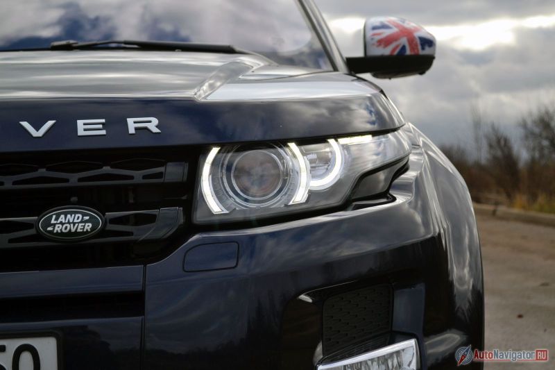 После обновления рисунок дневных ходовых огней и габаритов стал немного другим, более угловатым. И оптику теперь можно заказать полностью светодиодную