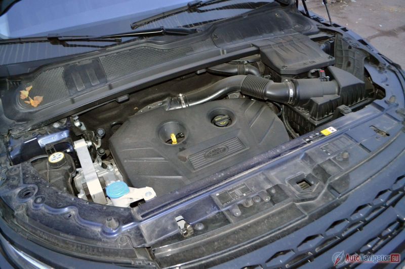 Под капотом бензиновый двухлитровый турбированный мотор мощностью 240 л.с. Вместо него еще может быть 2,2-литровый турбодизель (150 и 190 л.с.), а чуть позже нам обещают новые дизеля семейства Ingenium