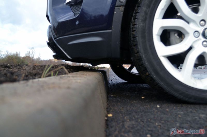 Клиренс не рекордный – 215 мм, но для кроссовера очень хорошо