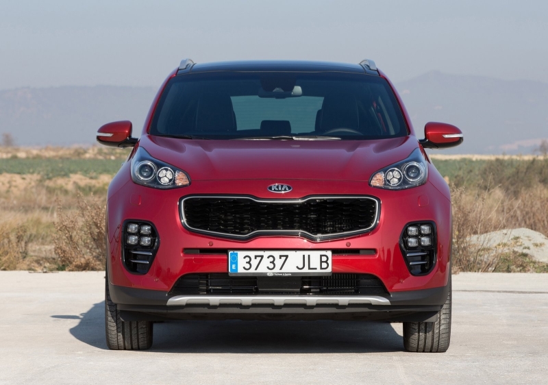 Широкая нижняя решетка радиатора обеспечивает лучшее охлаждение моторного отсека и придает дополнительный визуальный объем низу передней части автомобиля