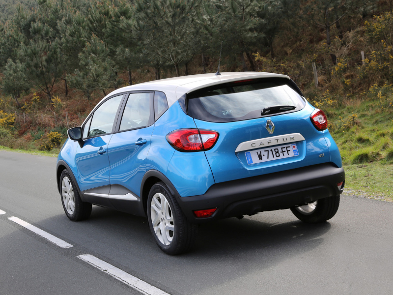 Европейский Renault Captur. В некоторых ракурсах возникает сравнение с популярным «Ниссан Кашкай«.