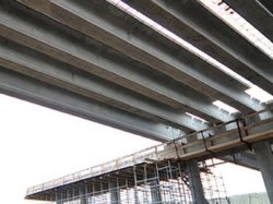 На Липецкой улице в Москве монтируют пролетные строения 600-метровой эстакады