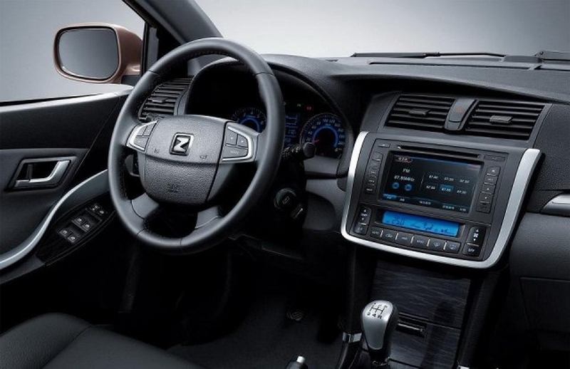 Уже в стандартной базовой комплектации китайский седан Zotye Z300 оснащен максимальным набором необходимых опци