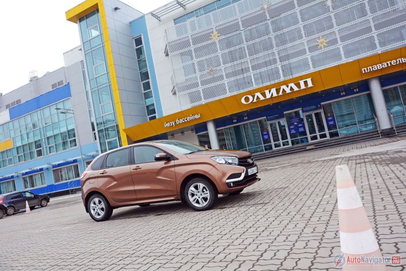 Любопытно, что АвтоВАЗ позиционирует XRAY, как полноценный кроссовер, упоминая об этом везде, где возможно