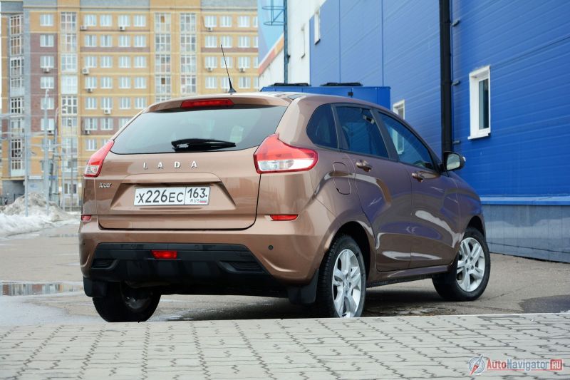 Тестовая машина с «ниссановским» мотором 1.6 мощностью 110 сил и 150 Нм. Такой XRAY стыкуется строго с пятиступенчатой МКПП