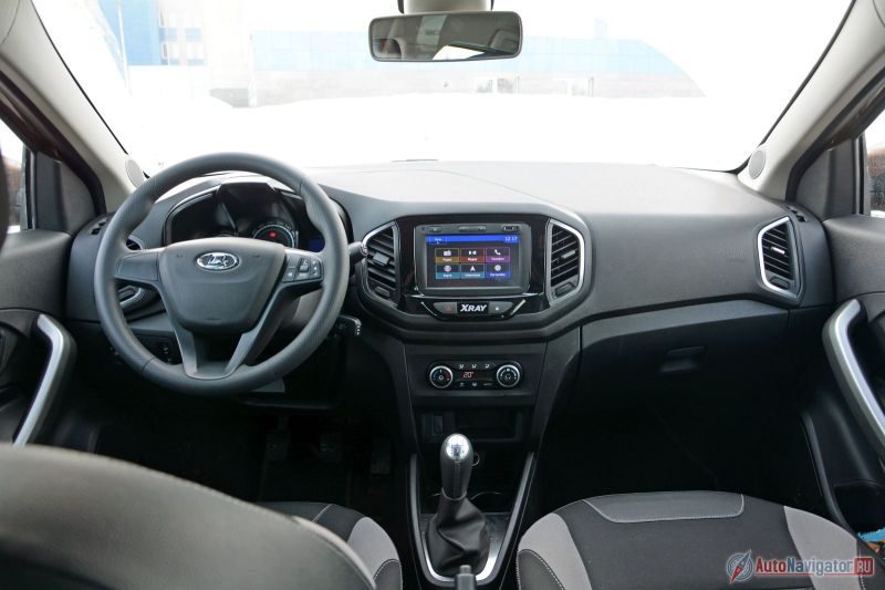 Смаковать салон бюджетного автомобиля – дело неблагодарное. Роскошью внутри конечно же не пахнет. Детали из недорогого пластика неплохо подогнаны