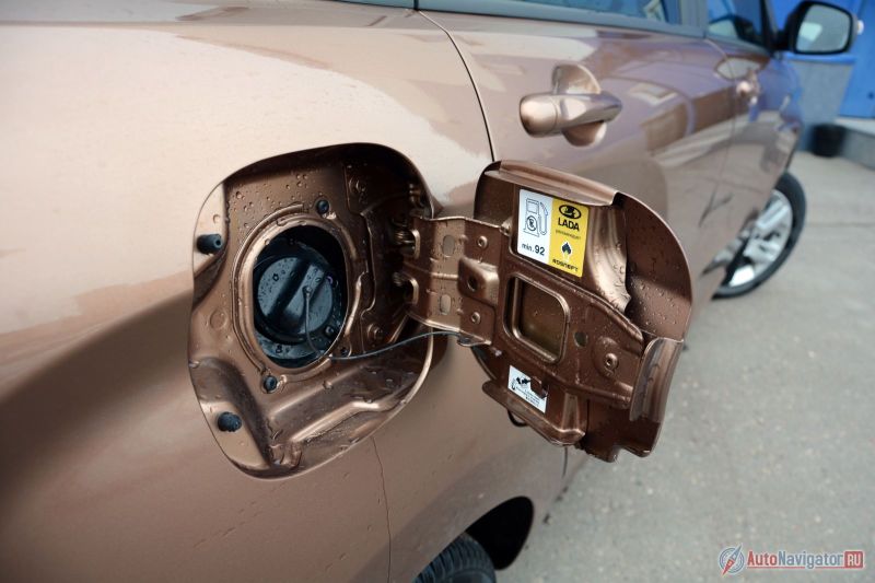 Минимально допустимый сорт топлива - АИ-92. Расход в городе ниже десяти литров. На трассе – ниже восьми