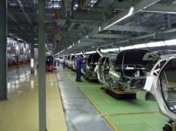 Производство легковых автомобилей в России снизилось на 26%