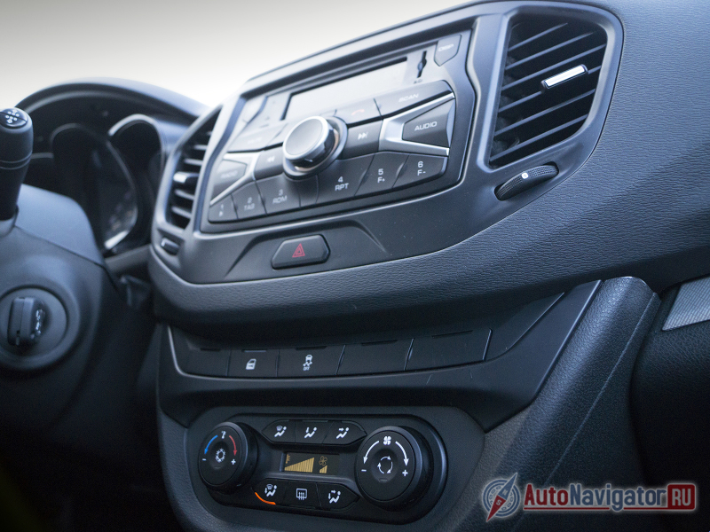 Любителям более продвинутых головных устройств фигурная форма штатного может не понравиться, в силу отсутствия аналогичных по геометрии заменителей